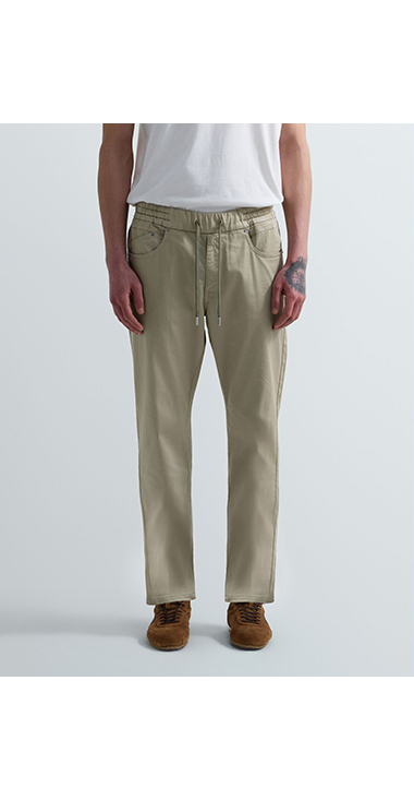 リラックステーパードLANNY タッチブルデニム